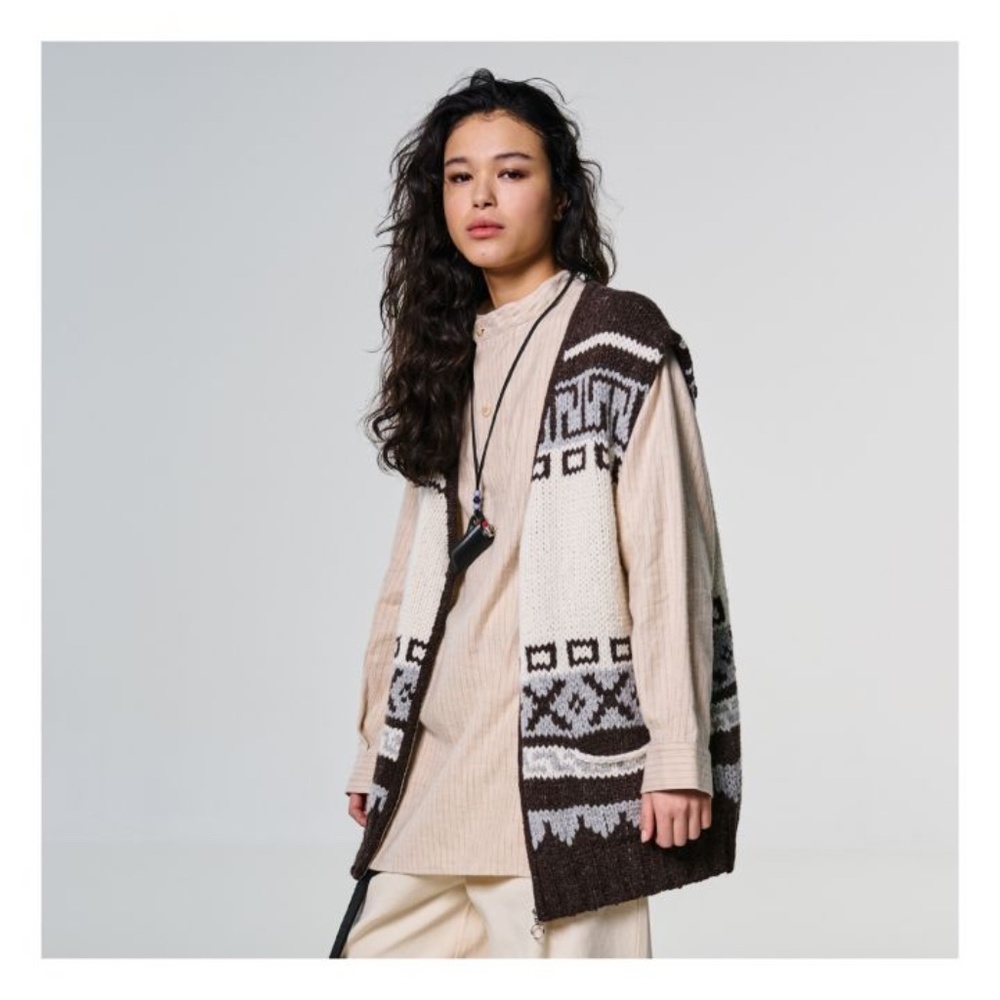 Girls of Dust Oversize Cochiwan Wool blend knit vest